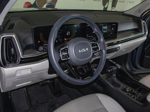 Used 2025 Kia Sorento S w/ Panoramic Sunroof Package FWD image 6