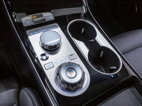 Certified 2026 Genesis GV70 2.5T AWD/4WD image 17