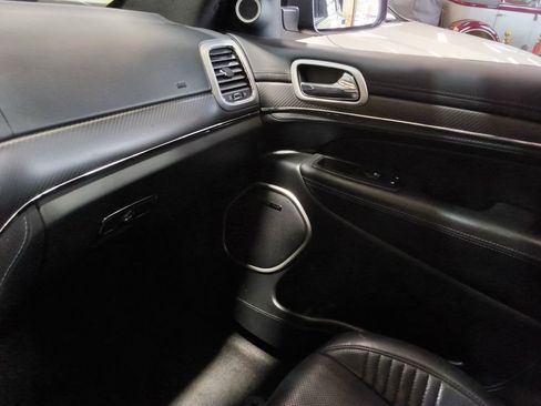 Used 2019 Jeep Grand Cherokee SRT image 26