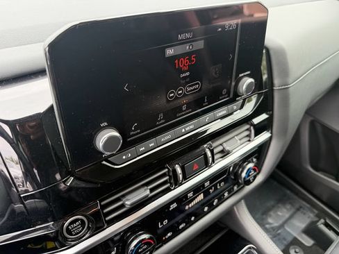 Used 2024 Nissan Pathfinder SV FWD image 23
