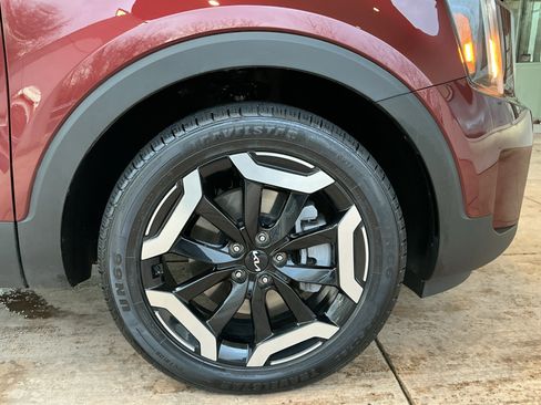 Used 2024 Kia Telluride EX w/ EX Captain's Chair Package image 28