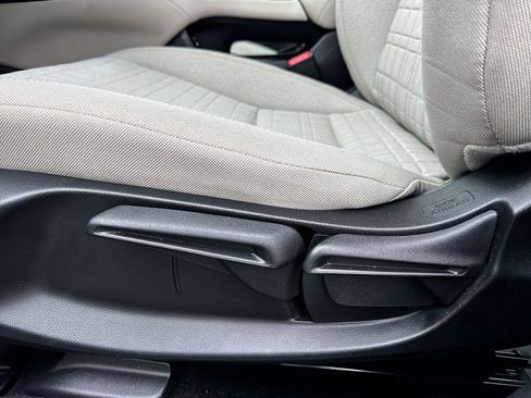 Used 2025 Honda HR-V LX image 12
