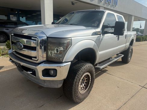 Used 2013 Ford F250 XLT w/ Chrome Pkg AWD/4WD image 4