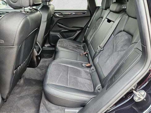 Used 2017 Porsche Macan image 18