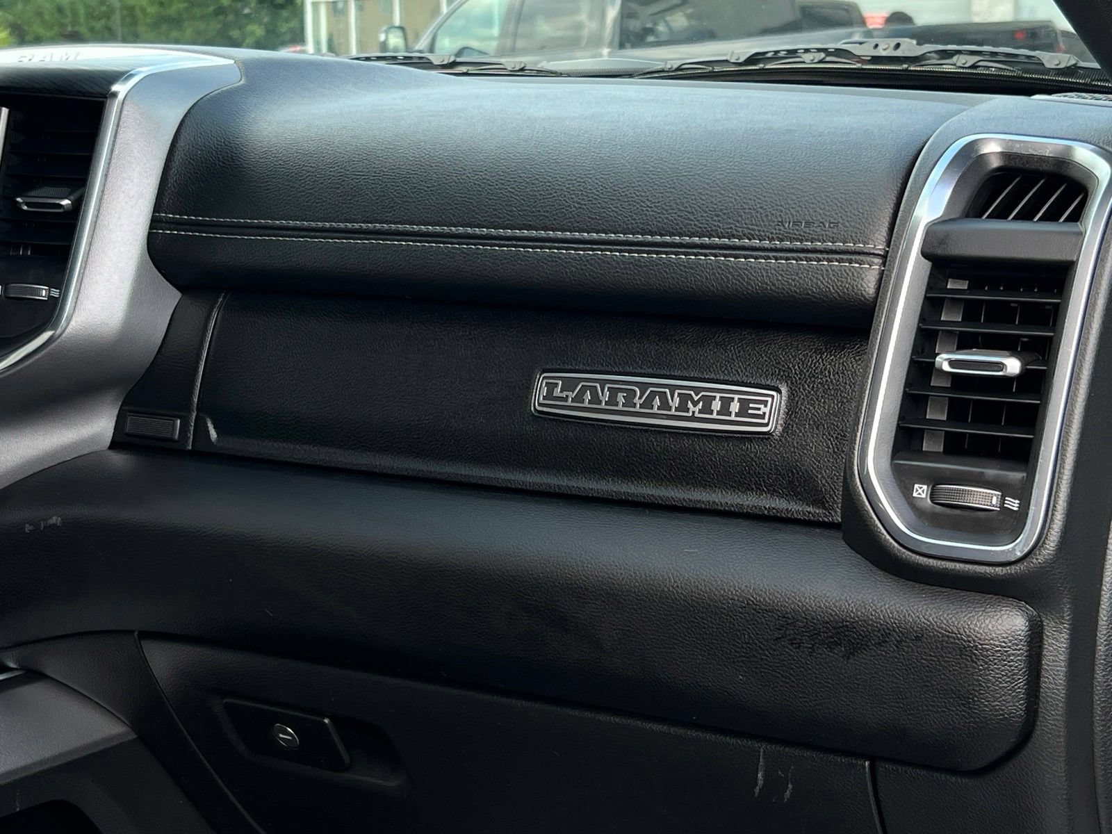 Used 2024 RAM 1500 Laramie AWD/4WD image 8