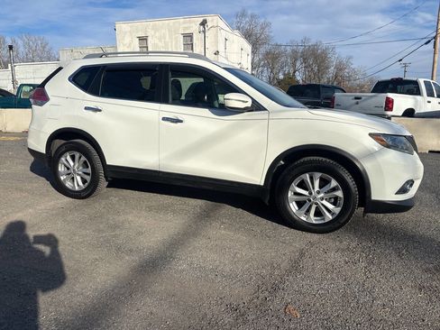 Used 2015 Nissan Rogue SV w/ SV Moonroof Package image 9