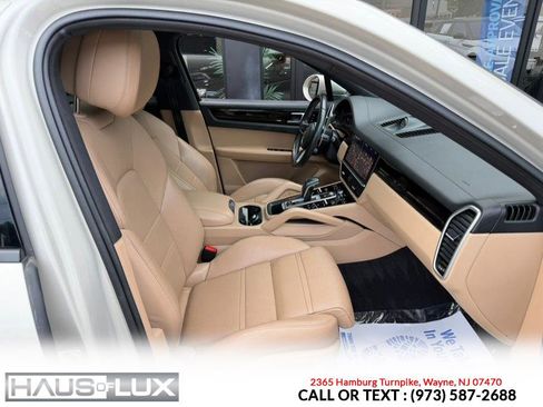 Used 2021 Porsche Cayenne Coupe AWD/4WD image 23