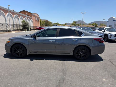 Used 2017 Nissan Altima 2.5 SR w/ Midnight Edition Package FWD image 5