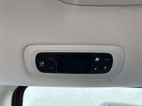 Certified 2023 Chrysler Pacifica Touring-L FWD image 13