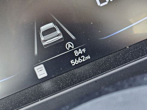 Certified 2025 Hyundai Elantra SE FWD image 12