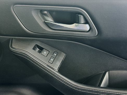 Used 2024 Nissan Rogue SV FWD image 29