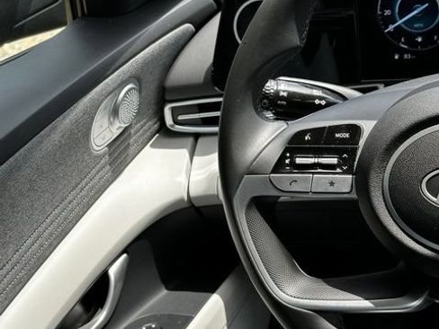 Certified 2025 Hyundai Elantra Limited FWD image 28