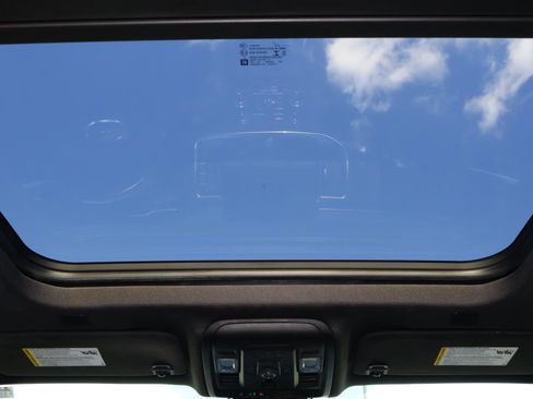 Used 2023 GMC Yukon AT4 w/ AT4 Premium Package image 13