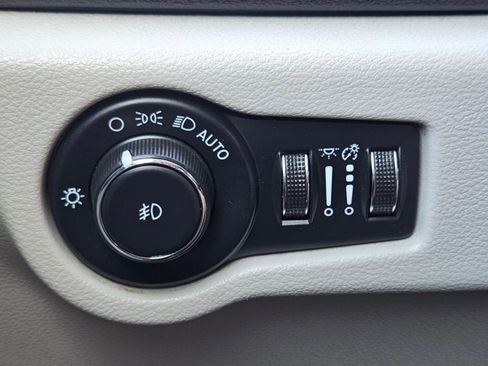 Used 2022 Chrysler Pacifica Touring-L image 14