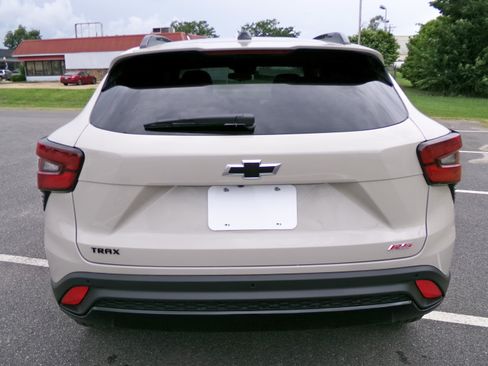 New 2026 Chevrolet Trax RS w/ Sunroof Package FWD image 4