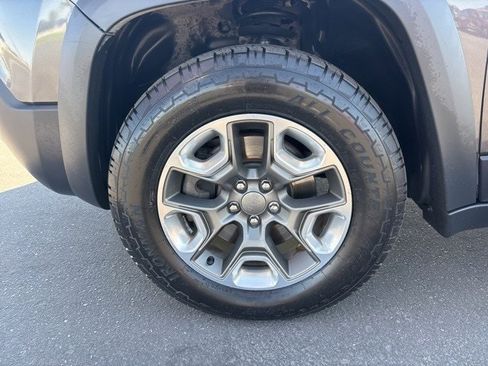Used 2019 Jeep Cherokee Trailhawk w/ Cold Weather Group image 10