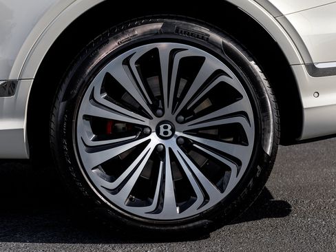 Used 2023 Bentley Bentayga Extended Wheelbase image 16
