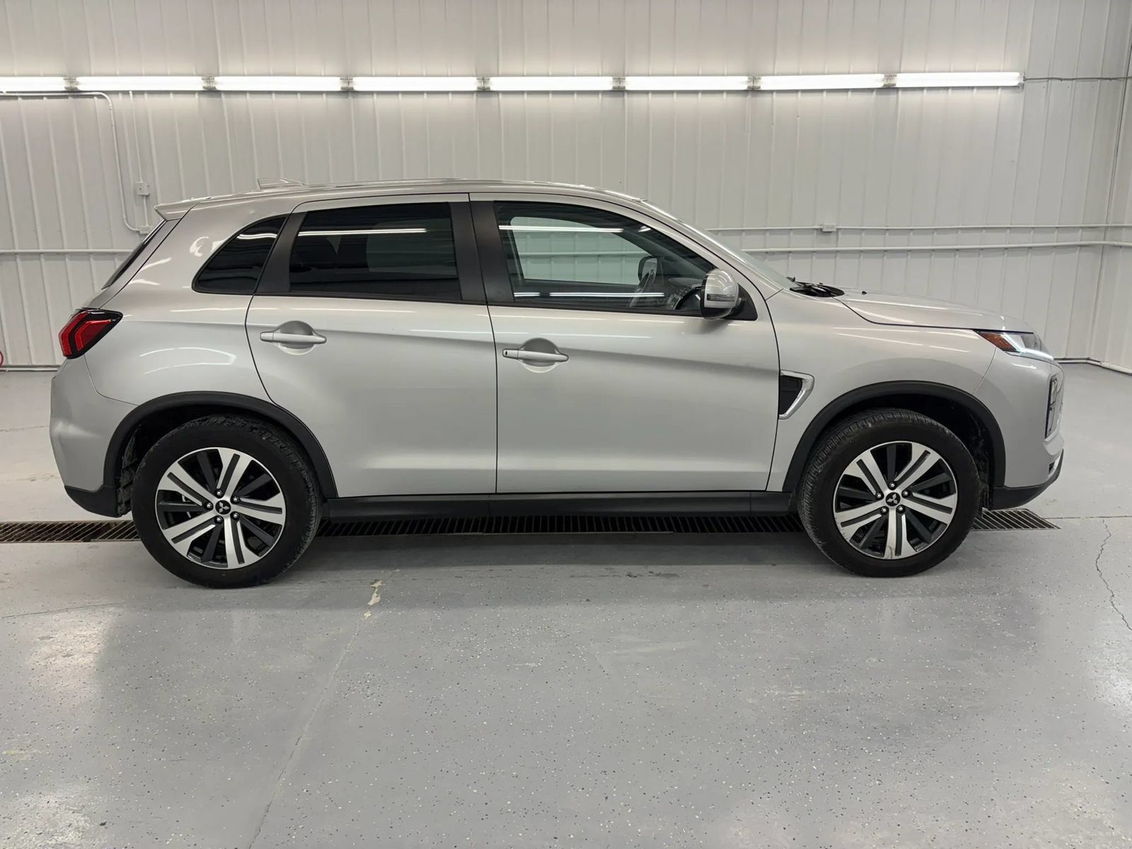Used 2021 Mitsubishi Outlander Sport SE AWD/4WD image 2