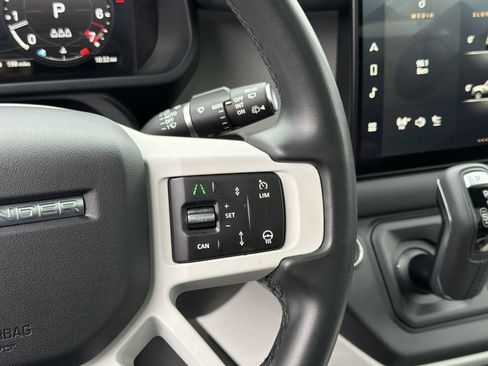 Used 2025 Land Rover Defender 110 S image 25