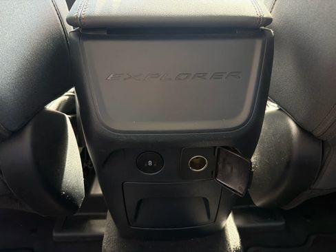 Used 2025 Ford Explorer Active RWD image 27