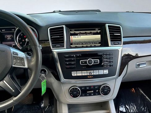Used 2014 Mercedes-Benz ML 350 4MATIC w/ Premium 1 Package image 6