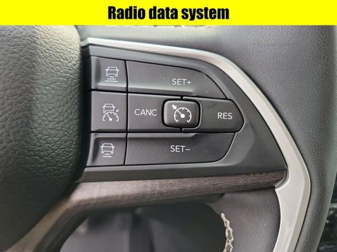 Used 2023 Jeep Grand Cherokee Limited image 12