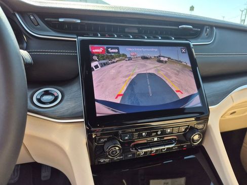 Used 2025 Jeep Grand Cherokee L Limited w/ Luxury Tech Group II image 23