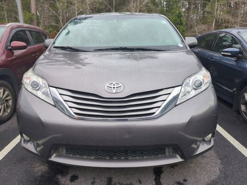 Used 2017 Toyota Sienna XLE w/ XLE Navigation Package image 2