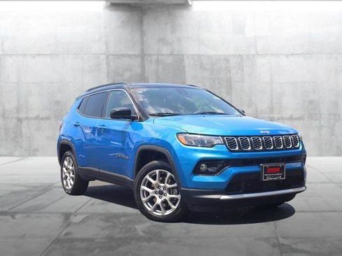 Used 2025 Jeep Compass Limited AWD/4WD image 2