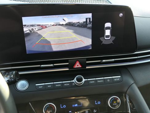 Used 2022 Hyundai Elantra Limited w/ Preferred Accessory Package image 19