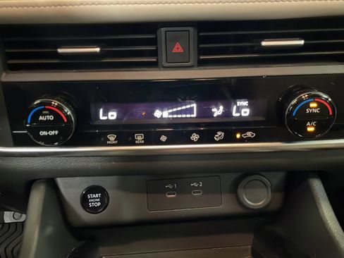 Used 2025 Nissan Rogue SV AWD/4WD image 23