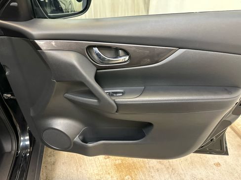 Certified 2019 Nissan Rogue SV image 27