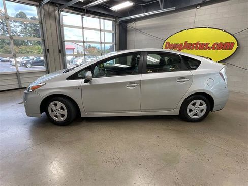 Used 2011 Toyota Prius Four FWD image 2