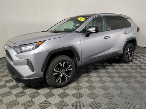 Used 2022 Toyota RAV4 LE image 10