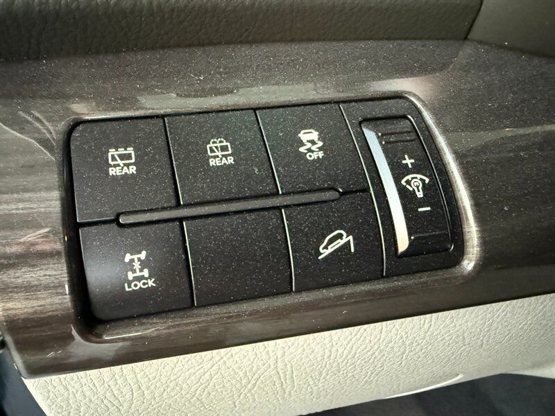 Used 2011 Kia Sorento LX AWD/4WD image 23