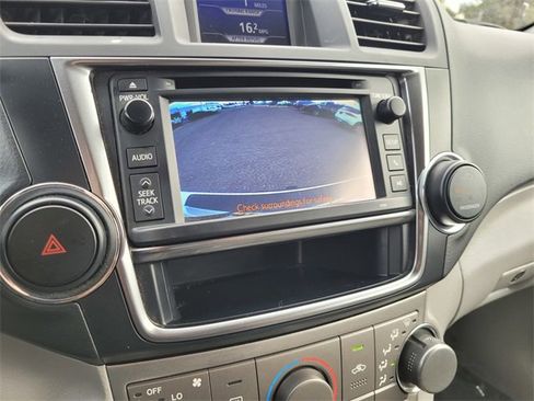 Used 2013 Toyota Highlander Plus image 20