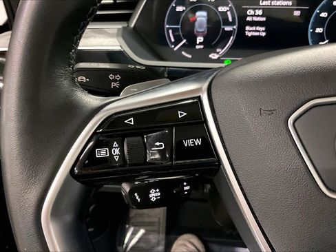 Used 2023 Audi e-tron Premium Plus w/ Premium Plus Package image 19