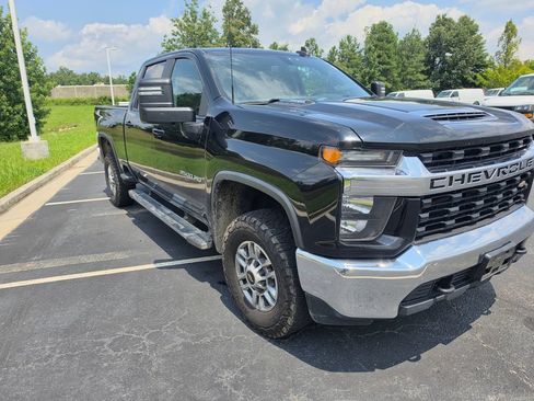 Used 2023 Chevrolet Silverado 2500 LT AWD/4WD image 2
