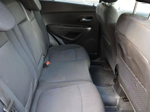 Used 2020 Chevrolet Trax LT FWD image 16
