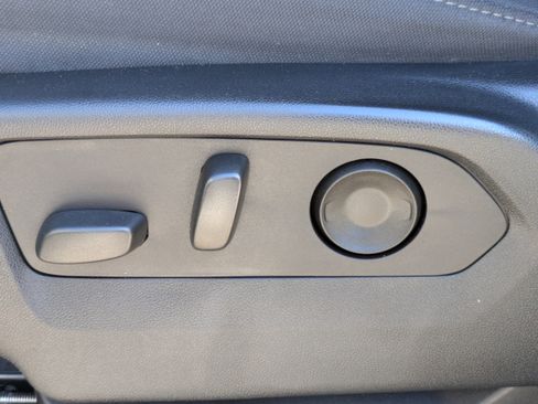 Used 2024 Chevrolet Silverado 2500 Custom w/ Custom Value Package image 11