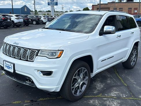 Used 2019 Jeep Grand Cherokee Overland AWD/4WD image 4