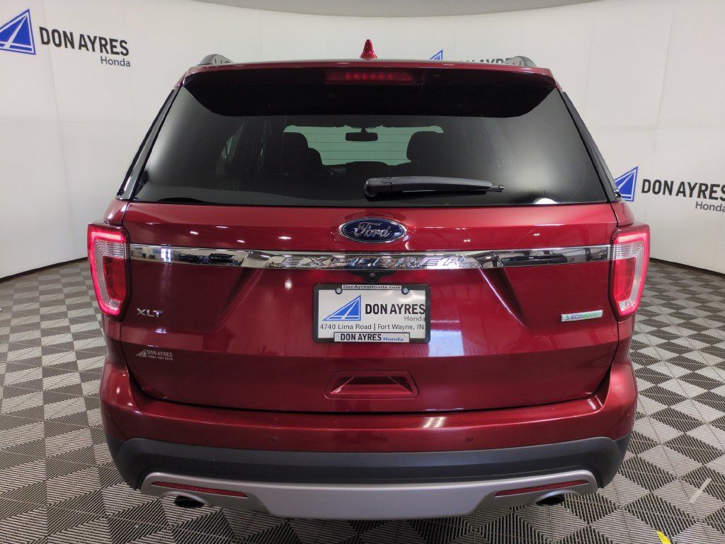 Used 2017 Ford Explorer XLT w/ Equipment Group 201A FWD image 4