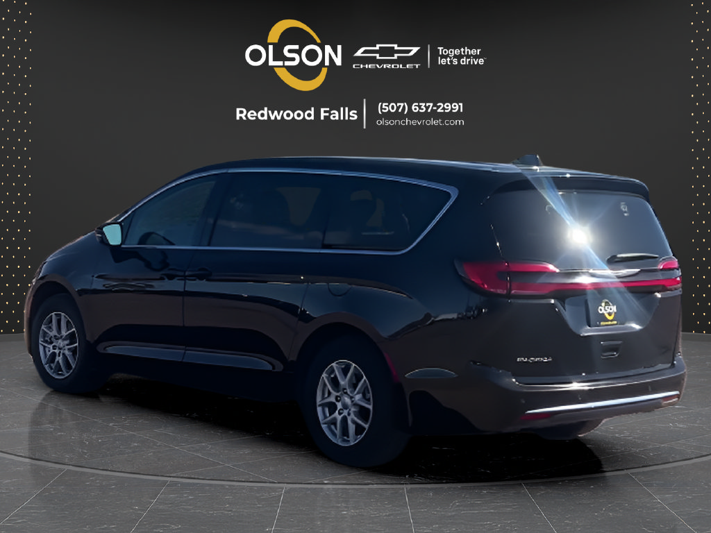 Used 2024 Chrysler Pacifica Touring-L FWD image 3