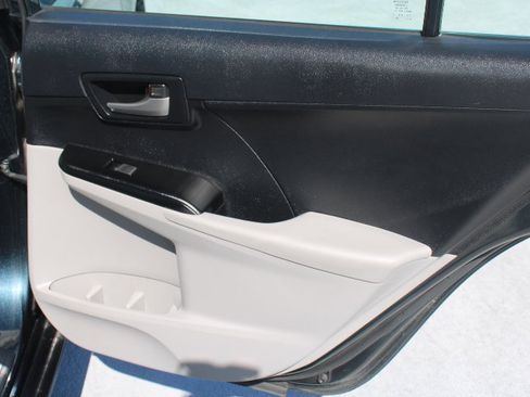 Used 2014 Toyota Camry LE FWD image 16
