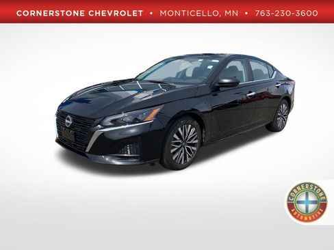 Used 2025 Nissan Altima 2.5 SV image 1