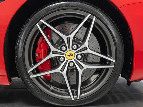 Used 2016 Ferrari California T image 35