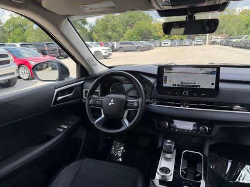 Used 2025 Mitsubishi Outlander SE AWD/4WD image 34