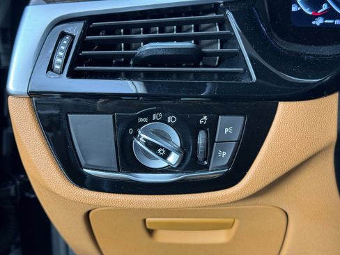 Used 2022 BMW 530e w/ Premium Package image 18