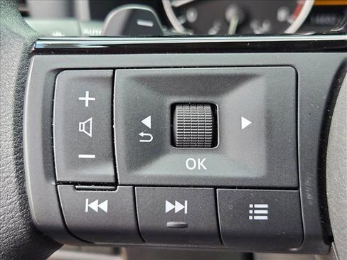 Used 2023 Nissan Rogue SV FWD image 9