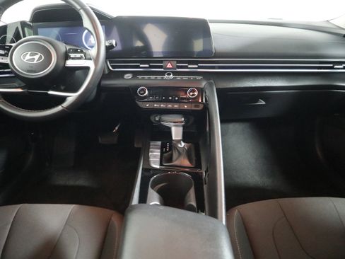 Used 2025 Hyundai Elantra SEL image 14